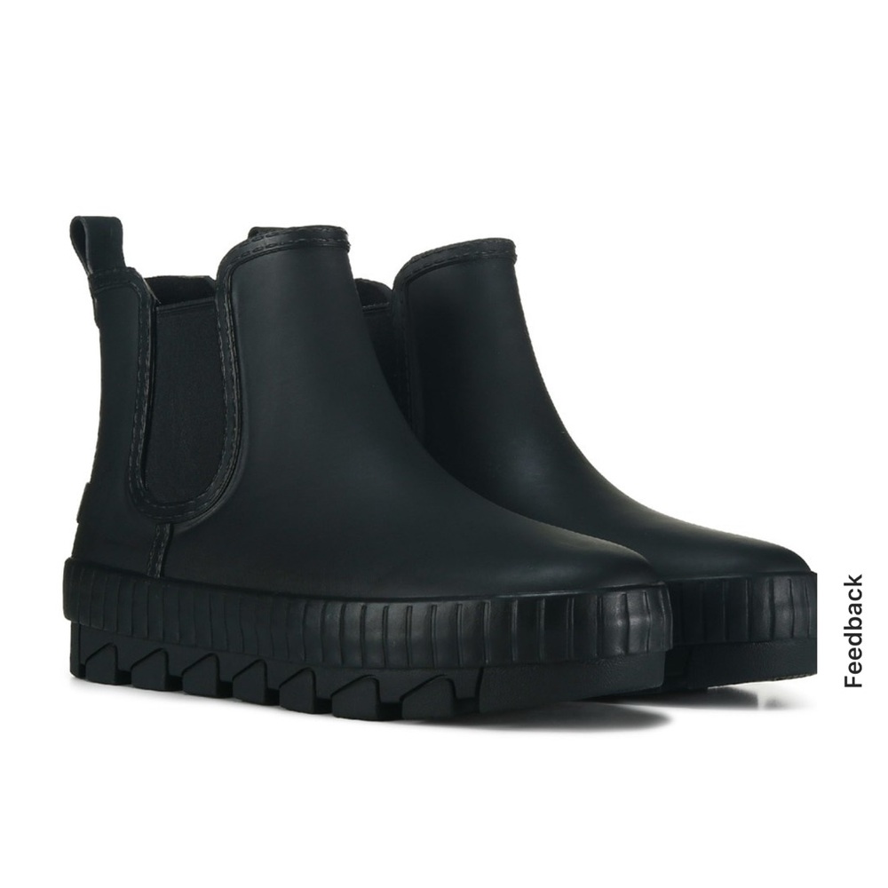 Black Women's Chelsea Boots